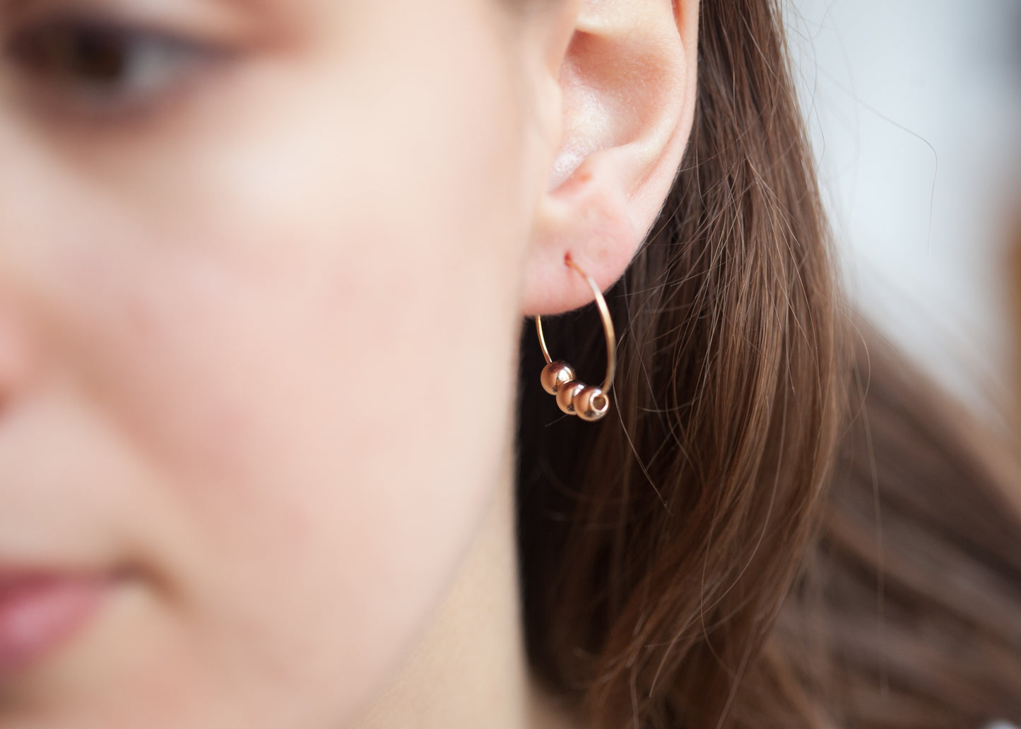 Boucles d'oreilles créoles 3 perles plaqué or 16 carats