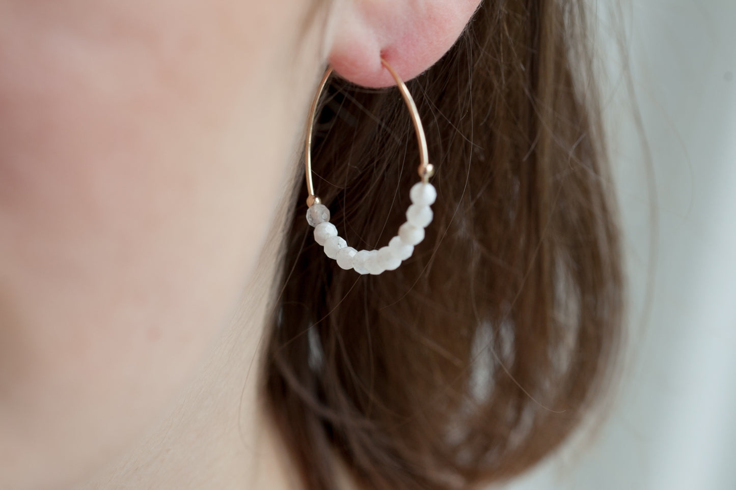 Boucles d'oreilles créoles plaqué or pierre naturelle pierre de lune