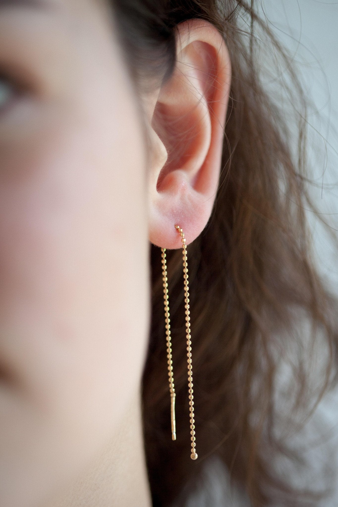 Boucles d'oreilles chaîne boule traversante plaqué or