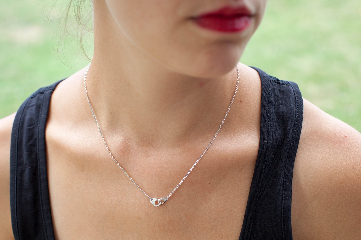 Collier avec menottes en argent véritable