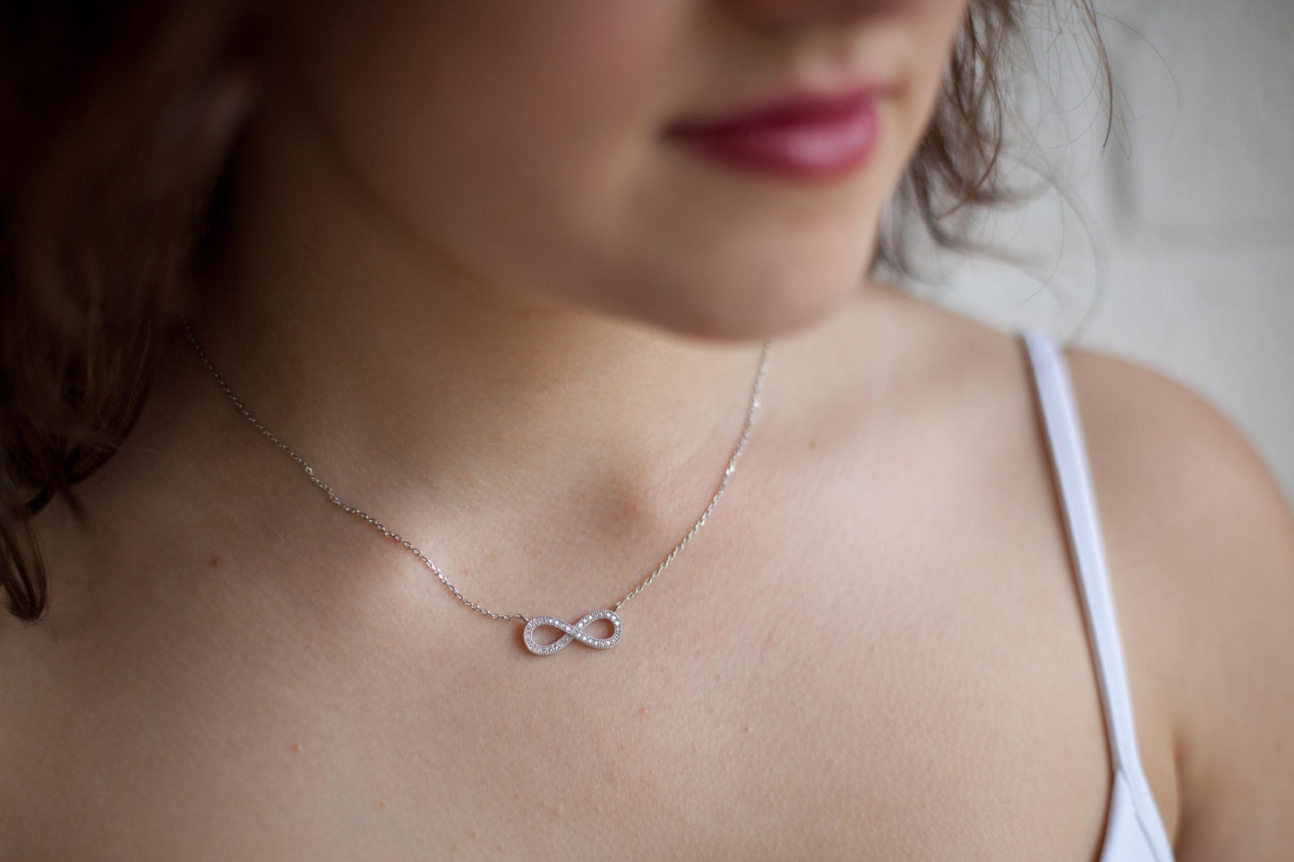 Collier infini en argent et zircons