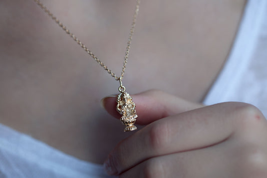 Collier pendentif déesse Lakshmi plaqué or