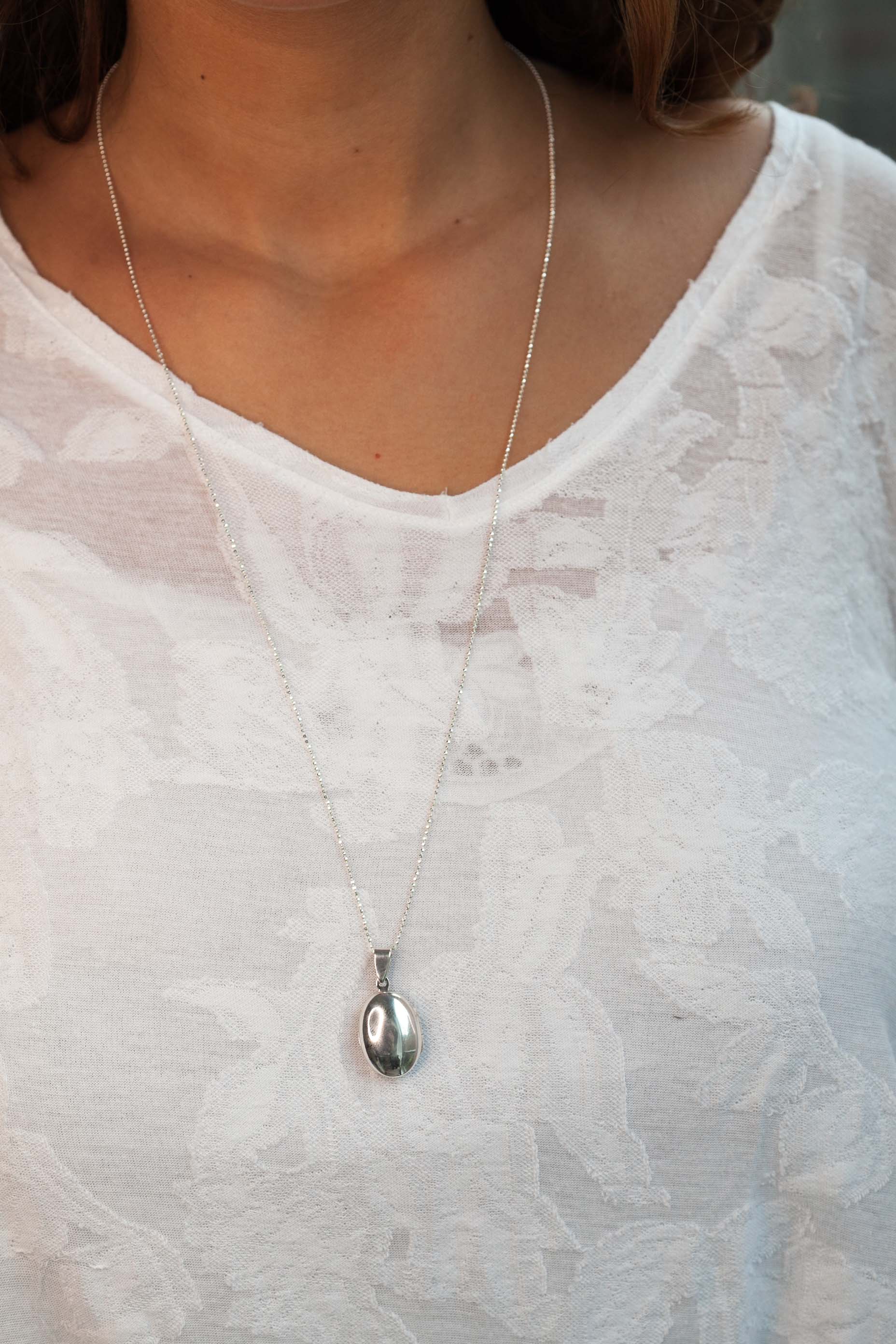 Collier pendentif porte-photo oval en argent