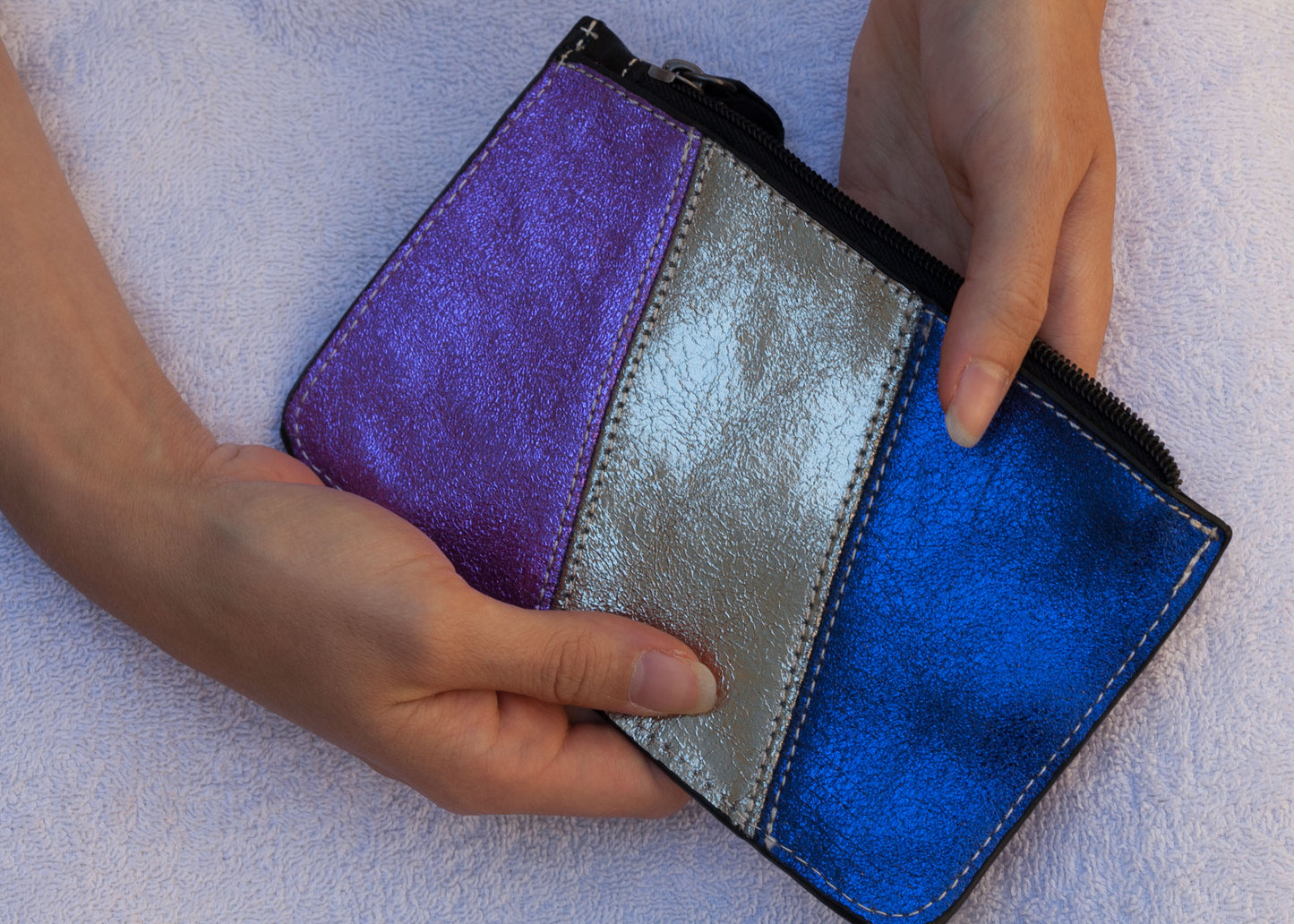 Pochette en cuir brillant