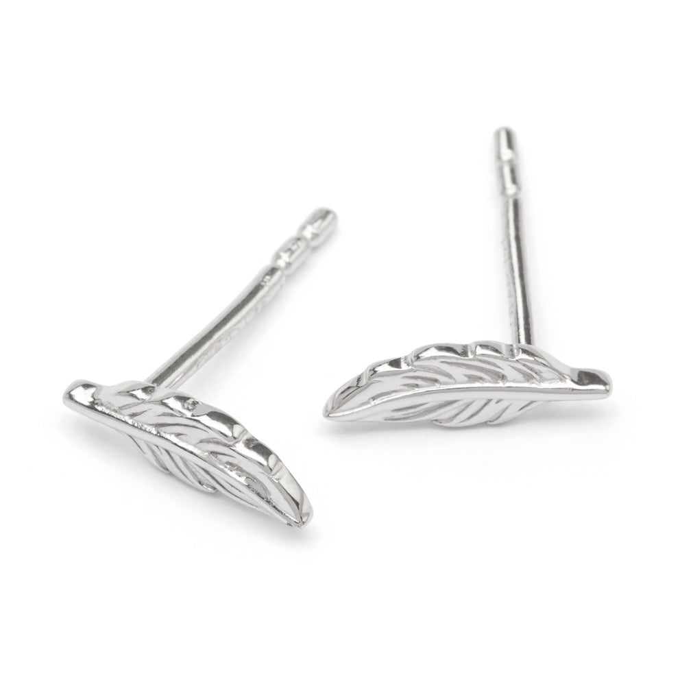 Très jolies boucles d'oreilles plume en argent véritable.